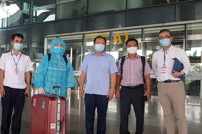 Chuyên gia Nhật Bản đến Việt Nam để thẩm định chất lượng vải thiều. Ảnh: TTXVN