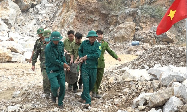 Lực lượng chức năng đã di chuyển và tiêu hủy quả bom theo đúng quy định và an toàn tuyệt đối. Ảnh: Dân Trí Lực lượng chức năng đã di chuyển và tiêu hủy quả bom theo đúng quy định và an toàn tuyệt đối. Ảnh: Dân Trí