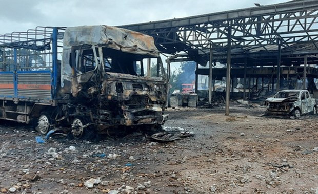 Cảnh tượng tan hoang sau vụ cháy nổ. Ảnh: TTXVN