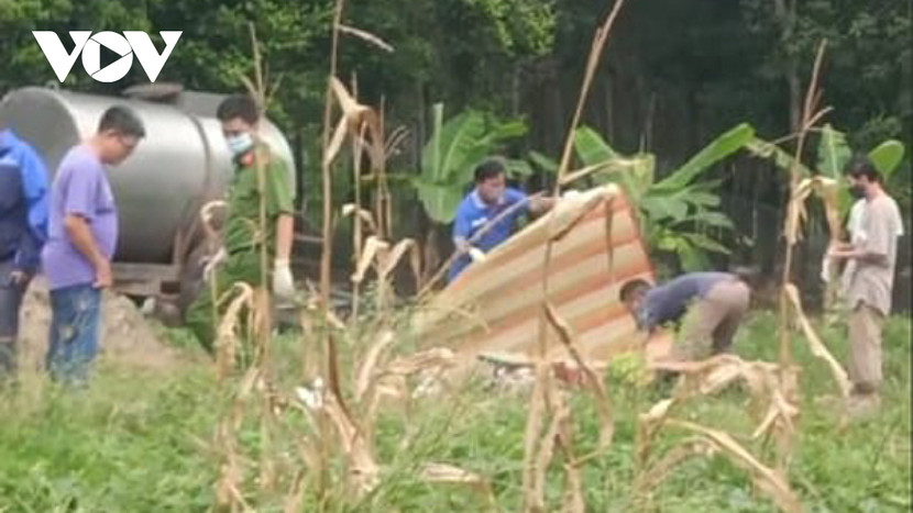 Công an khám nghiệm hiện trường vụ việc. Ảnh: VOV