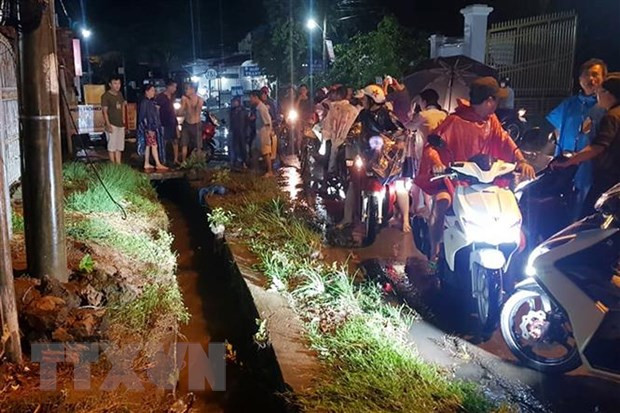 Hiện trường nơi người phụ nữ lọt cống bị nước cuốn trôi tại xã Gia Tân 1, huyện Thống Nhất, tỉnh Đồng Nai. Ảnh: TTXVN