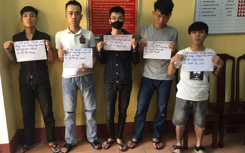 Nhóm đối tượng Hồ Anh Tuấn bị bắt. Ảnh: VOV Nhóm đối tượng Hồ Anh Tuấn bị bắt. Ảnh: VOV