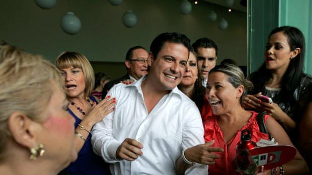 Cựu Thống đốc bang Jalisco, ông Aristóteles Sandoval (áo trắng)