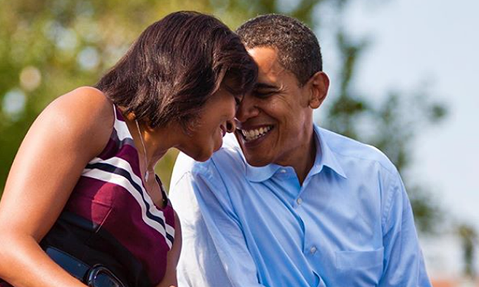 Ảnh chụp vợ chồng cựu Tổng thống Mỹ Barack Obama trong bài đăng trên Instagram hôm 3-10. Ảnh: Instagram/barackobama