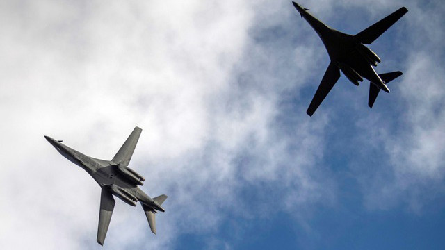 Hai máy bay ném bom B-1B của Mỹ Hai máy bay ném bom B-1B của Mỹ