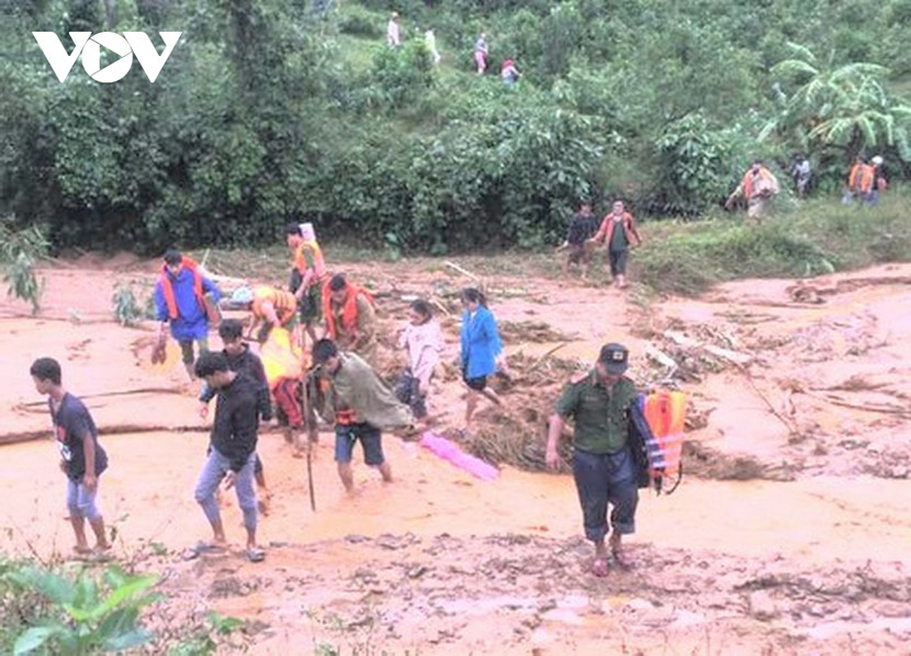 Hiện còn 7 người dân ở xã Hướng Việt mất tích, các lực lượng đang nỗ lực tìm kiếm. Ảnh: VOV