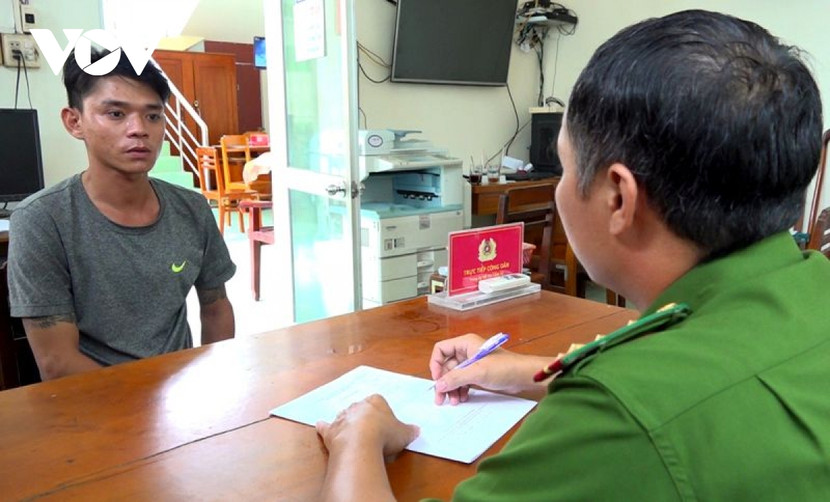 Đối tượng Trần Văn Hậu tại cơ quan Công an. Ảnh: VOV Đối tượng Trần Văn Hậu tại cơ quan Công an. Ảnh: VOV