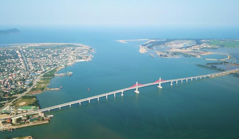 Cầu Cửa Hội bắc qua sông Lam đã chính thức thông xe vào hôm nay, 14/3