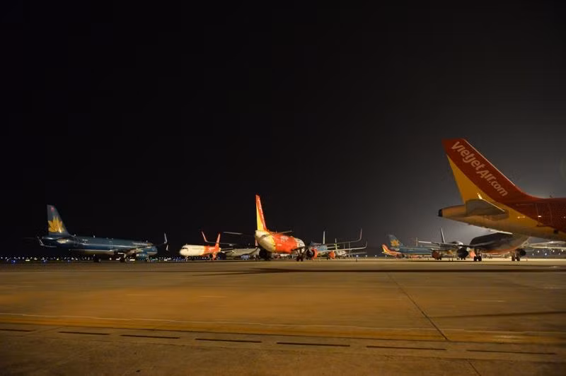 Máy bay của các hãng hàng không đắp chiếu nằm chờ tại các sân bay do dịch bệnh Covid-19 Máy bay của các hãng hàng không đắp chiếu nằm chờ tại các sân bay do dịch bệnh Covid-19