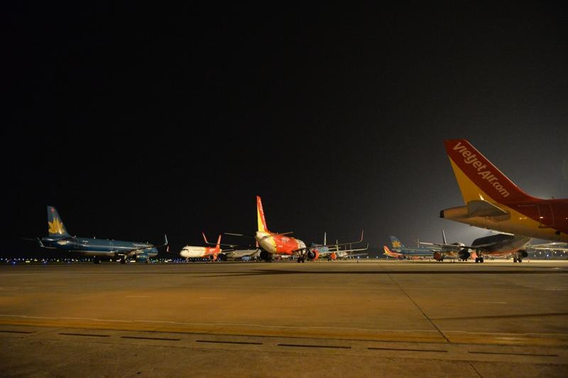 Máy bay của các hãng hàng không đắp chiếu nằm chờ tại các sân bay do dịch bệnh Covid-19 Máy bay của các hãng hàng không đắp chiếu nằm chờ tại các sân bay do dịch bệnh Covid-19