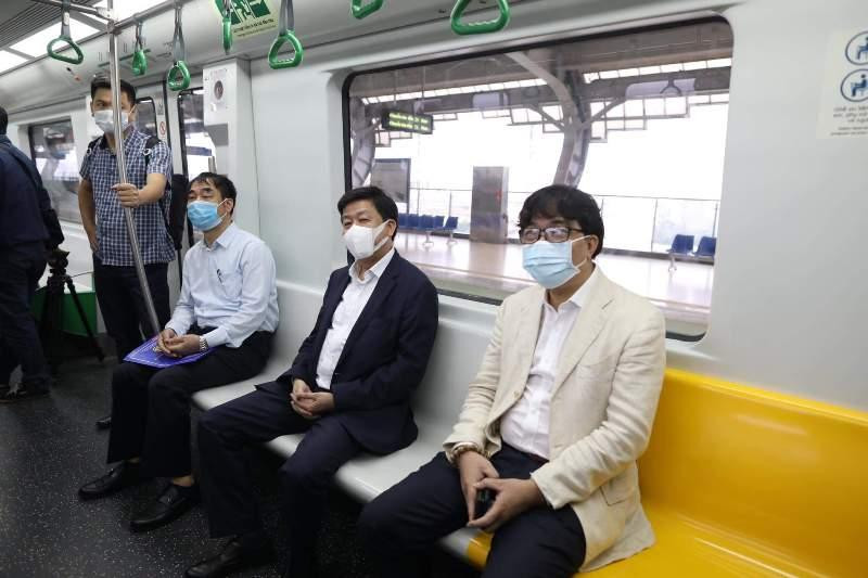 Phó Chủ tịch UBND TP Hà Nội Dương Đức Tuấn và lãnh đạo các Sở, ngành liên quan kiểm tra đường sắt đô thị Cát Linh- Hà Đông Phó Chủ tịch UBND TP Hà Nội Dương Đức Tuấn và lãnh đạo các Sở, ngành liên quan kiểm tra đường sắt đô thị Cát Linh- Hà Đông