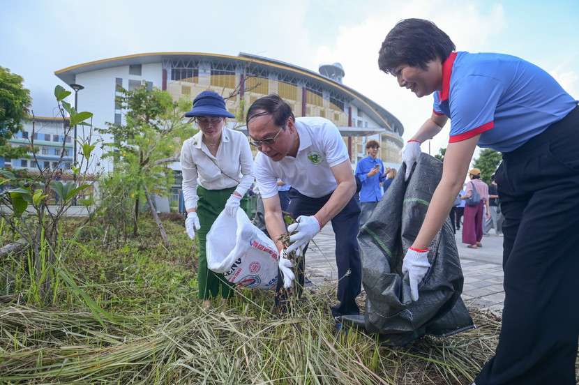Lãnh đạo Bộ Nông nghiệp và Môi trường tham gia trồng cây tại Lễ phát động toàn dân tham gia bảo vệ môi trường sáng nay 23/8 Lãnh đạo Bộ Nông nghiệp và Môi trường tham gia trồng cây tại Lễ phát động toàn dân tham gia bảo vệ môi trường sáng nay 23/8