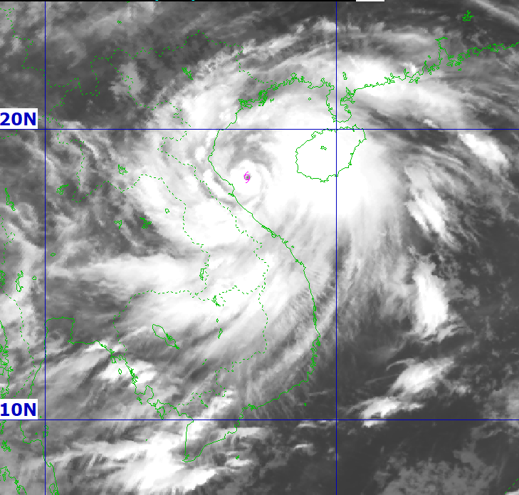 Bão số 5 đang ở cường độ cấp 14, chỉ còn cách bờ biển Trung bộ khoảng 120km Bão số 5 đang ở cường độ cấp 14, chỉ còn cách bờ biển Trung bộ khoảng 120km