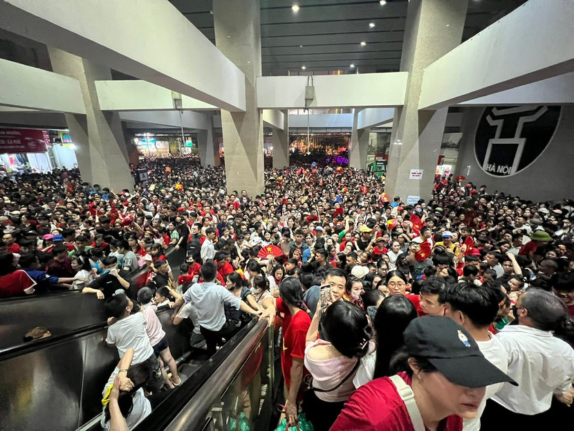 Khách đi tàu điện Cát Linh- Hà Đông phá kỷ lục với hơn 17 vạn lượt trong ngày 24/8