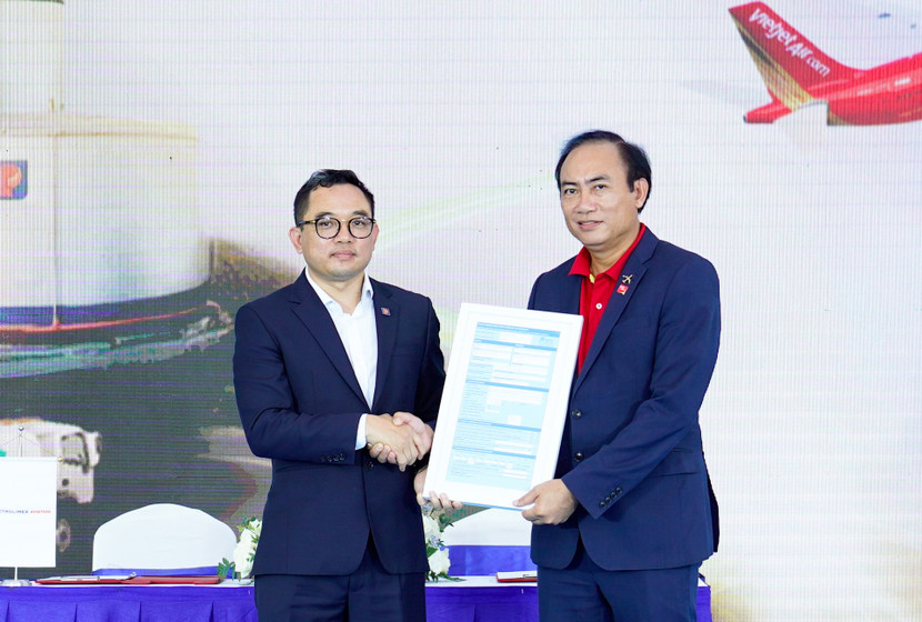 Petrolimex Aviation chuyển giao Bằng chứng Bền vững – Proof of Sustainability (PoS) theo tiêu chuẩn ISCC EU cho Vietjet Petrolimex Aviation chuyển giao Bằng chứng Bền vững – Proof of Sustainability (PoS) theo tiêu chuẩn ISCC EU cho Vietjet