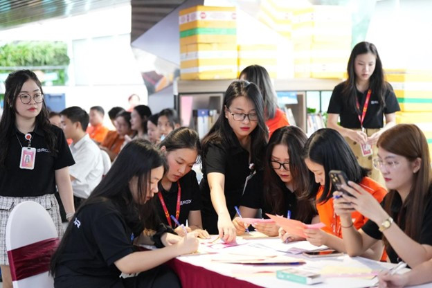 Sự nhiệt tình của các tình nguyện viên đã góp phần lan tỏa năng lượng tích cực và góp sức vào thành công của Giọt thương 2025.