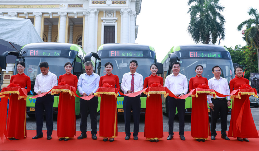 Tuyến buýt điện E11, lộ trình Bờ Hồ- Yên Phụ miễn phí cho tất cả người dân từ hôm nay 18/8