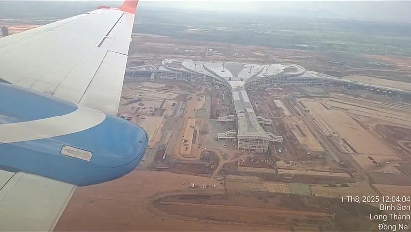 Tàu bay Beechcraft King Air 350ER bay hiệu chuẩn trên sân bay quốc tế Long Thành