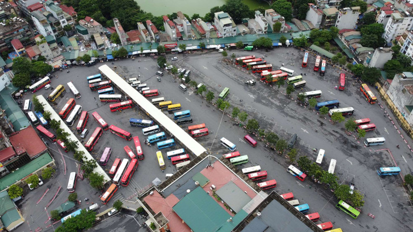 Theo quy định, xe khách liên tỉnh tuyến cố định phải đăng ký hoạt động vào bến xe và theo tuyến