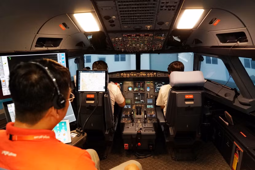 Học viện Hàng không Vietjet vận hành 3 buồng lái mô phỏng (SIM) đào tạo phi công