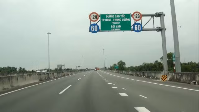 Bộ GTVT đề xuất thí điểm thu phí 9 tuyến cao tốc đầu tư bằng vốn ngân sách