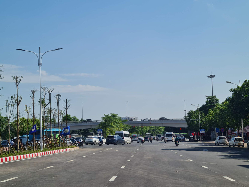 Cầu Vĩnh Tuy 2 thông xe khiến nút giao Cổ Linh ngày càng chịu áp lực lớn về phương tiện giao thông Cầu Vĩnh Tuy 2 thông xe khiến nút giao Cổ Linh ngày càng chịu áp lực lớn về phương tiện giao thông