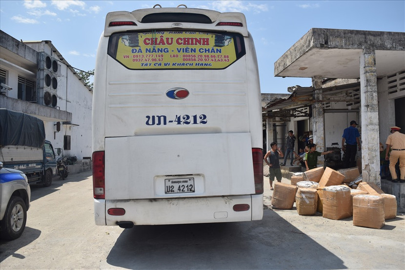 Quy định về xe khách liên vận Việt- Lào sẽ được sửa đổi, phân cấp về địa phương cấp phép và rút ngắn thời gian