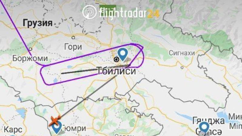 Một chiến đấu cơ lạ bay qua căn cứ không quân của Nga ở Gyumri, ngày 6-10-2020