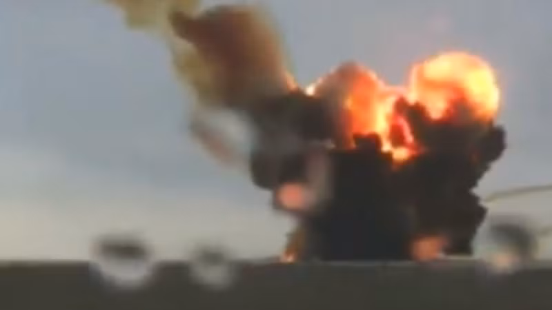 Khói lửa bốc lên sau một cuộc tấn công tên lửa của Armenia nhằm vào cơ sở hạ tầng của Azecbaijan, ngày 4-10-2020