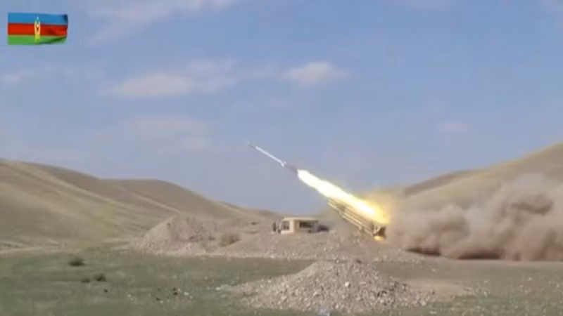 Azecbaijan nã đạn pháo vào vị trí của lực lượng Armenia trong cuộc xung đột ở Nagorno-Karabakh, ngày 4-10-2020