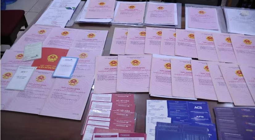 Hơn 100 "sổ đỏ" bất động sản của Mr Pips Phó Đức Nam đều là chung cư, biệt thự cao cấp bị thu giữ Hơn 100 "sổ đỏ" bất động sản của Mr Pips Phó Đức Nam đều là chung cư, biệt thự cao cấp bị thu giữ