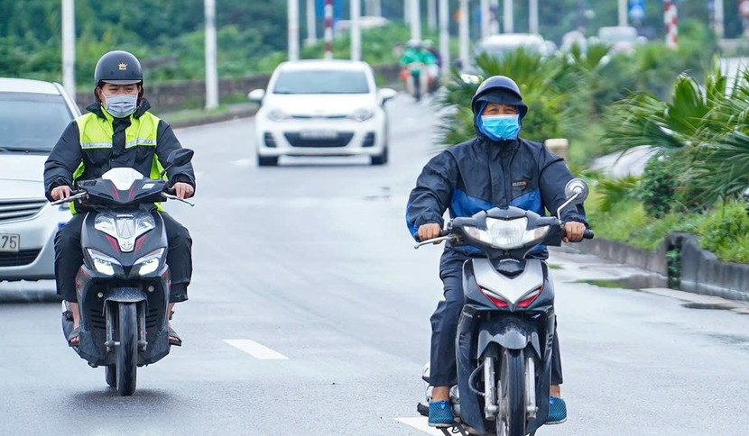 Không khí lạnh cường độ mạnh tràn về những ngày cuối tháng 5 ở Bắc bộ khiến người dân ngỡ ngàng vì se lạnh