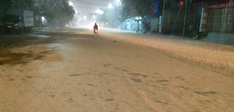 Mưa giông lớn vào đêm qua đã gây ngập cục bộ ở Na Hang, Tuyên Quang