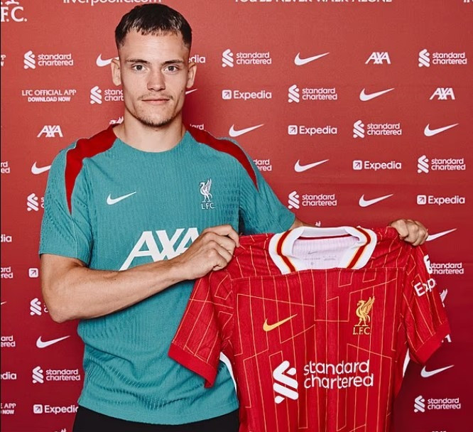 1. FLORIAN WIRTZ - LEVERKUSEN SANG LIVERPOOL - 125 TRIỆU EURO (2025) Đứng đầu danh sách là siêu tài năng Florian Wirtz. Ngôi sao trẻ người Đức được kỳ vọng sẽ trở thành linh hồn mới tại Anfield. Sau mùa giải thăng hoa cùng Leverkusen, Wirtz hứa hẹn sẽ thắp sáng hàng công Liverpool trong một kỷ nguyên mới. 1. FLORIAN WIRTZ - LEVERKUSEN SANG LIVERPOOL - 125 TRIỆU EURO (2025) Đứng đầu danh sách là siêu tài năng Florian Wirtz. Ngôi sao trẻ người Đức được kỳ vọng sẽ trở thành linh hồn mới tại Anfield. Sau mùa giải thăng hoa cùng Leverkusen, Wirtz hứa hẹn sẽ thắp sáng hàng công Liverpool trong một kỷ nguyên mới.