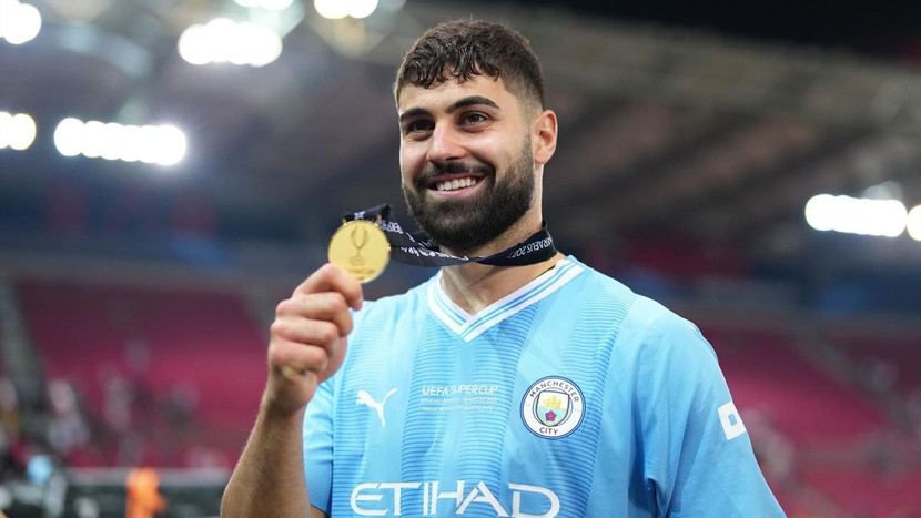 9. JOSKO GVARDIOL - LEIPZIGSANG MAN CITY - 90 TRIỆUEURO (2023) Ngôi sao người Croatia thích nghi nhanh với môi trường khắc nghiệt tại Premier League. Dưới bàn tay Pep Guardiola, Gvardiol đang phát triển toàn diện, từ trung vệ tới hậu vệ cánh, trở thành một phần quan trọng trong đội hình Man City. 9. JOSKO GVARDIOL - LEIPZIGSANG MAN CITY - 90 TRIỆUEURO (2023) Ngôi sao người Croatia thích nghi nhanh với môi trường khắc nghiệt tại Premier League. Dưới bàn tay Pep Guardiola, Gvardiol đang phát triển toàn diện, từ trung vệ tới hậu vệ cánh, trở thành một phần quan trọng trong đội hình Man City.