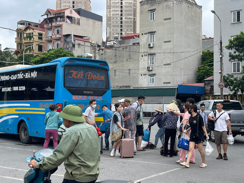 Dự báo lượng khách qua các bến xe lớn trên địa bàn Hà Nội dịp nghỉ Tết Nguyên đán tăng 350% Dự báo lượng khách qua các bến xe lớn trên địa bàn Hà Nội dịp nghỉ Tết Nguyên đán tăng 350%