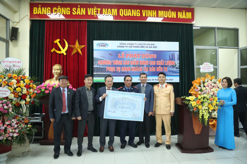 Lãnh đạo Công ty CP Bến xe Hà Nội và các lực lượng chức năng, doanh nghiệp vận tải ký cam kết nâng cao chất lượng phục vụ hành khách Lãnh đạo Công ty CP Bến xe Hà Nội và các lực lượng chức năng, doanh nghiệp vận tải ký cam kết nâng cao chất lượng phục vụ hành khách