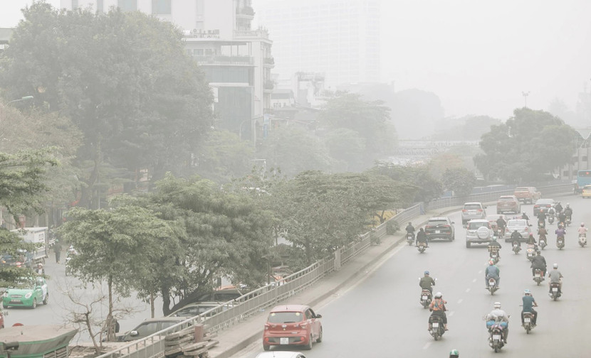 Sương mù bao trùm Hà Nội trong nhiều ngày qua khiến chất lượng không khí rất xấu