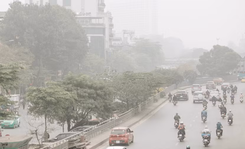 Sương mù bao trùm Hà Nội trong nhiều ngày qua khiến chất lượng không khí rất xấu