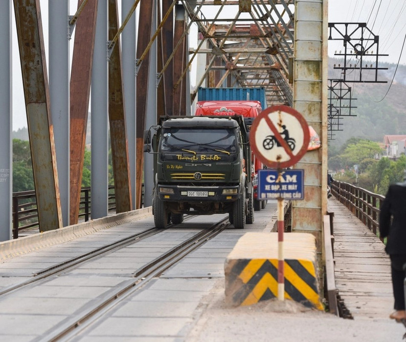 Xây cầu đường sắt Cẩm Lý để tách đường sắt và đường bộ Xây cầu đường sắt Cẩm Lý để tách đường sắt và đường bộ