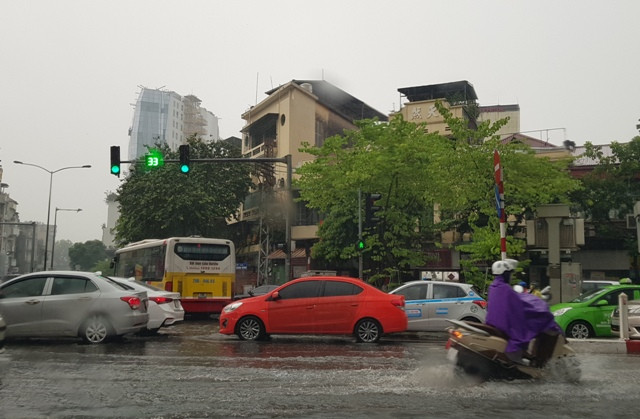 Đêm 22/9, một đợt không khí lạnh tràn xuống Bắc bộ gây mưa rào và giông Đêm 22/9, một đợt không khí lạnh tràn xuống Bắc bộ gây mưa rào và giông