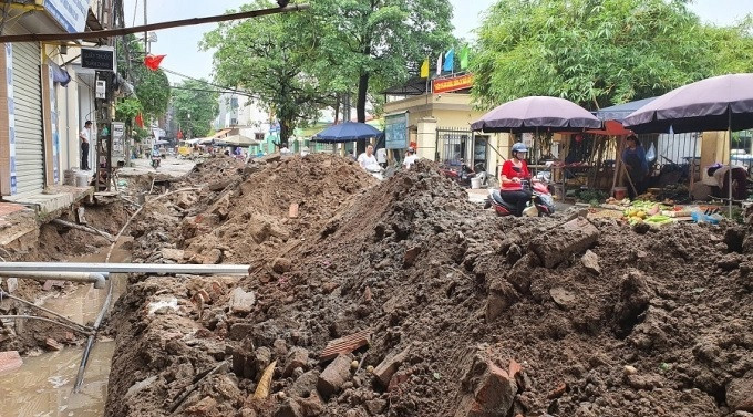 Vào sáng 28/9, tình trạng đào bới đường Tứ Hiệp còn kinh khủng hơn