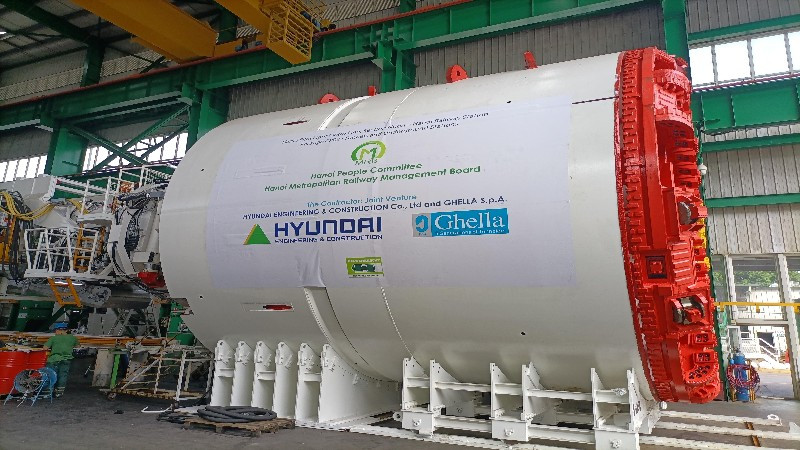 Dự án đường sắt đô thị Nhổn - ga Hà Nội có chiều dài 12,5km, trong đó có 4km đi ngầm từ Kim Mã đến ga Hà Nội. Liên danh nhà thầu Hyundai - Ghella là đơn vị trúng gói thầu xây lắp tuyến đường hầm Dự án đường sắt đô thị Nhổn - ga Hà Nội có chiều dài 12,5km, trong đó có 4km đi ngầm từ Kim Mã đến ga Hà Nội. Liên danh nhà thầu Hyundai - Ghella là đơn vị trúng gói thầu xây lắp tuyến đường hầm