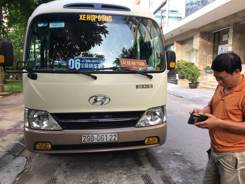 Một trong ba ô tô đưa đón học sinh trường THCS Lương Thế Vinh bị phát hiện vi phạm vào sáng 14/9 Một trong ba ô tô đưa đón học sinh trường THCS Lương Thế Vinh bị phát hiện vi phạm vào sáng 14/9