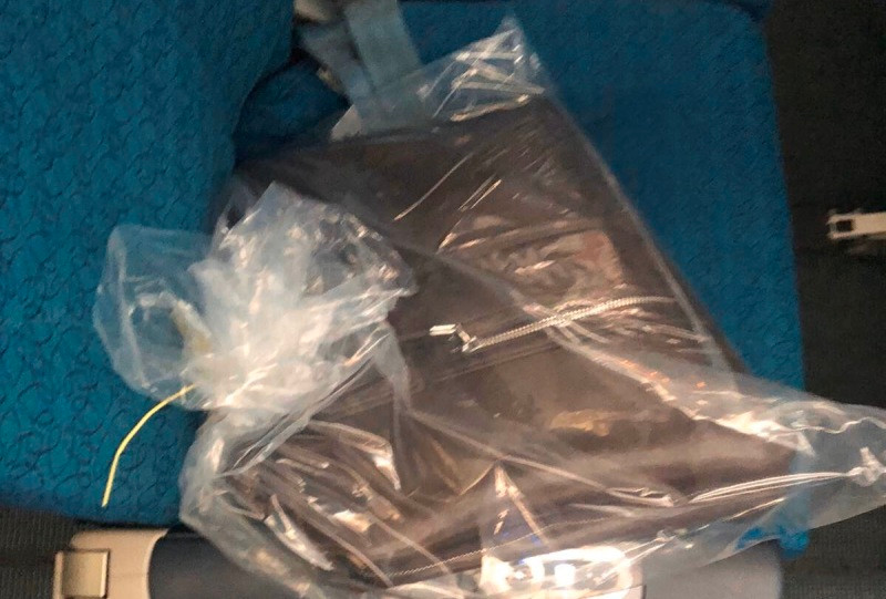 Túi xách của hành khách bỏ quên trên máy bay Vietnam Airlines có tài sản 300 triệu đồng