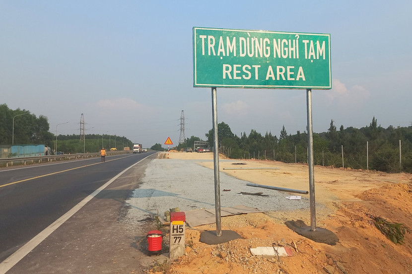 Nhiều dự án thành phần cao tốc Bắc- Nam hiện phải tổ chức trạm dừng nghỉ tạm