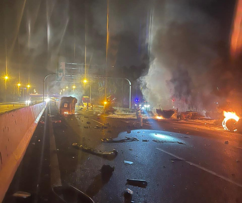 Hiện trường sau vụ xe bồn nghi chở xăng bốc cháy trên cao tốc Hà Nội- Hải Phòng