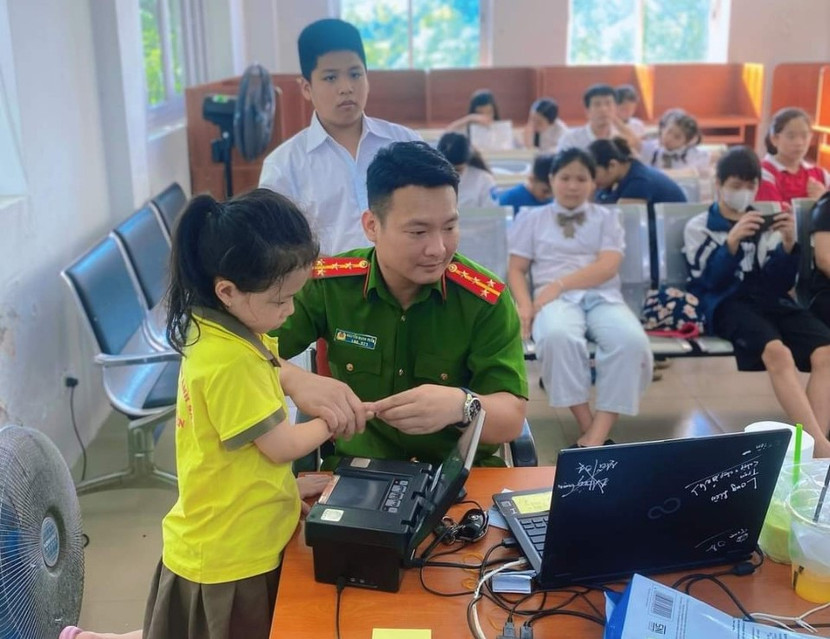 Cấp thẻ căn cước cho trẻ em tại CAQ Long Biên, Hà Nội Cấp thẻ căn cước cho trẻ em tại CAQ Long Biên, Hà Nội