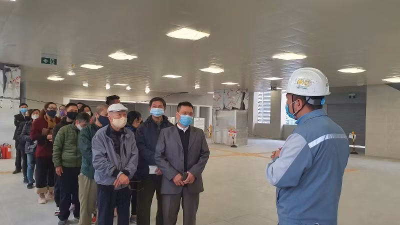 Từ sáng sớm ngày 23/1, đông đảo người dân đã có mặt tại nhà ga S1, tuyến metro Nhổn-Ga Hà Nội để vào tham quan đoàn tàu