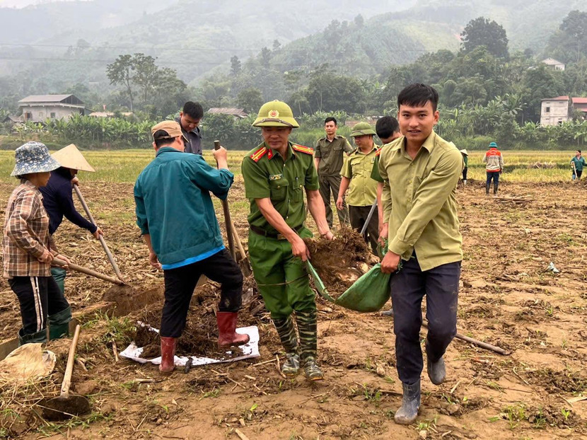 Tình quân dân gắn chặt qua hoạt động thiện nguyện Tình quân dân gắn chặt qua hoạt động thiện nguyện